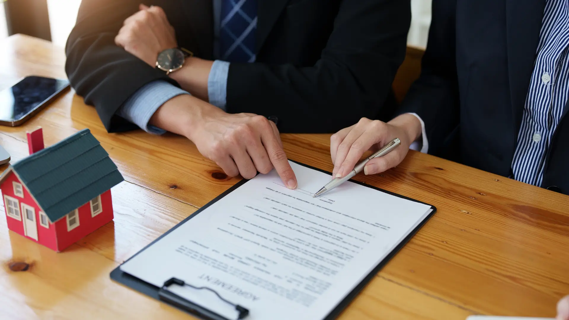 Deposit and security deposit: learn about essential real estate collateral